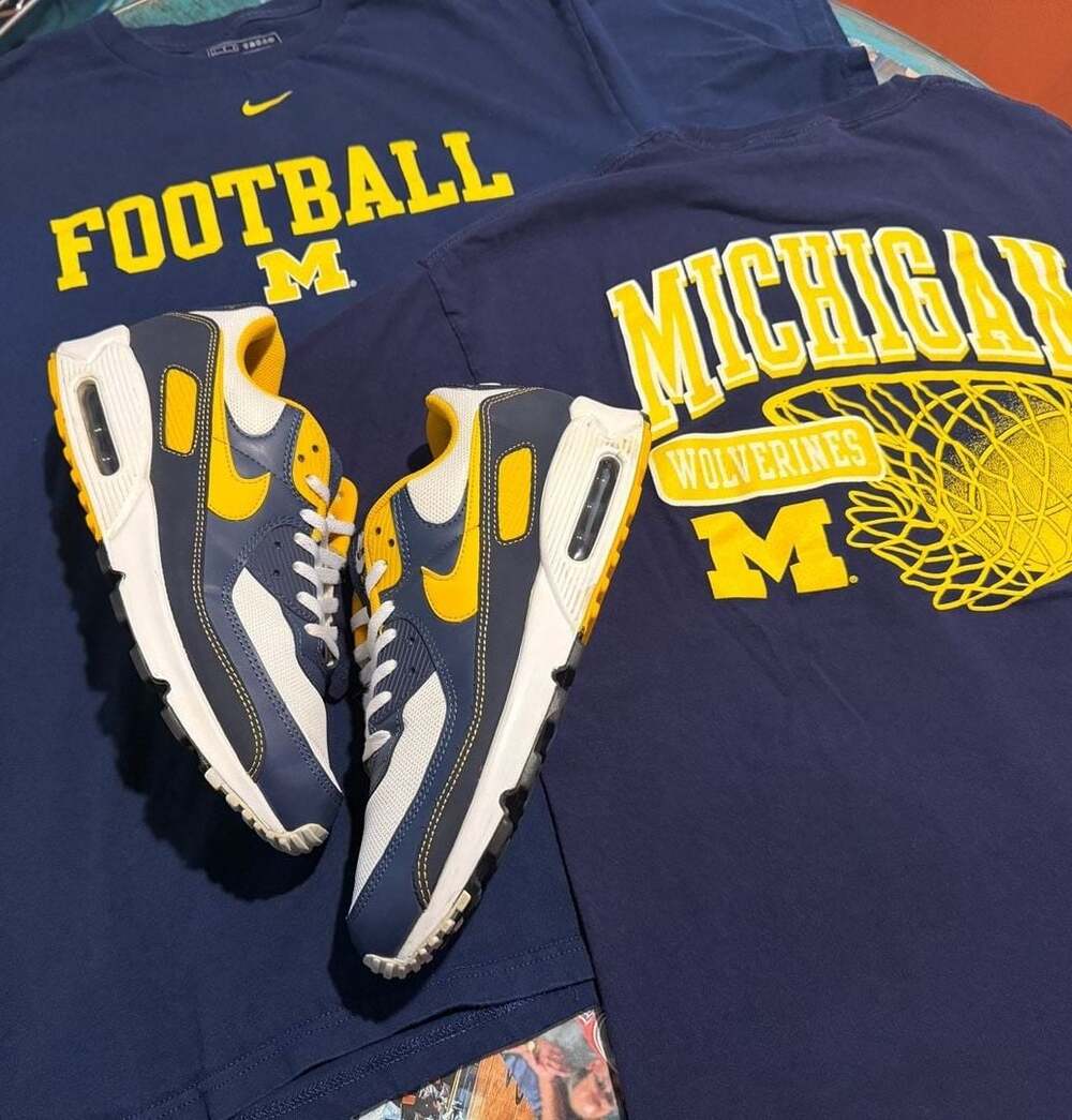Nike Air Max 90 'Michigan' Navy/Yellow Sneakers DC9845-101 size 11 men
